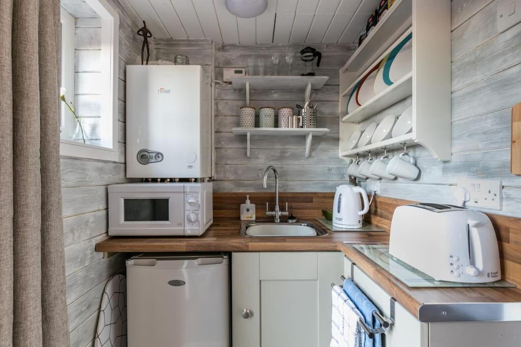 Loughview Chalet Whitehouse  Экстерьер фото