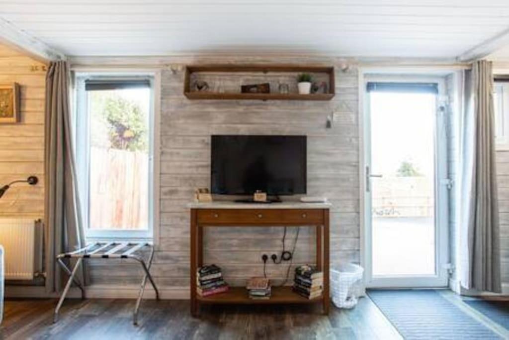 Loughview Chalet Whitehouse  Экстерьер фото