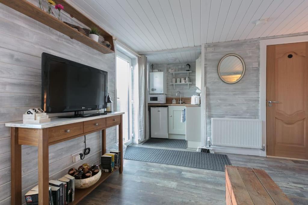 Loughview Chalet Whitehouse  Экстерьер фото