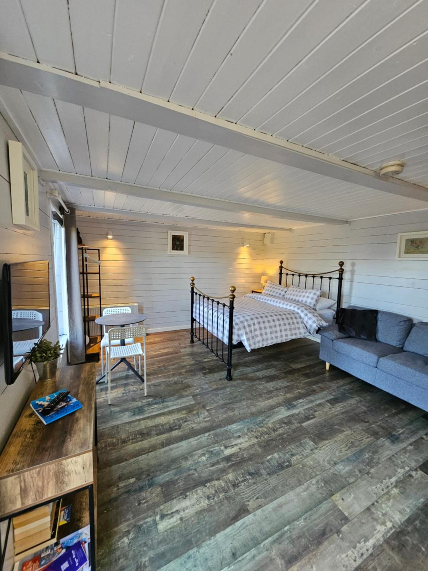 Loughview Chalet Whitehouse  Экстерьер фото