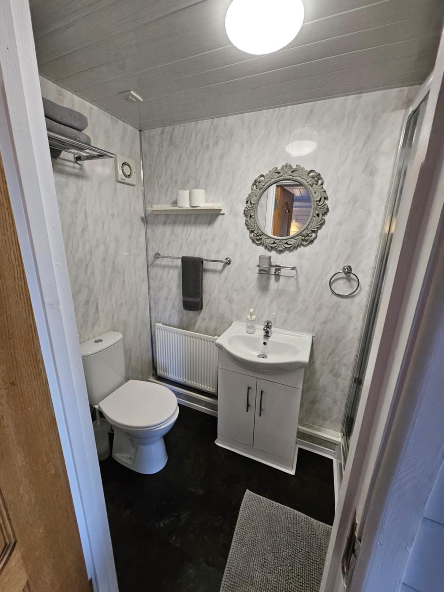 Loughview Chalet Whitehouse  Экстерьер фото