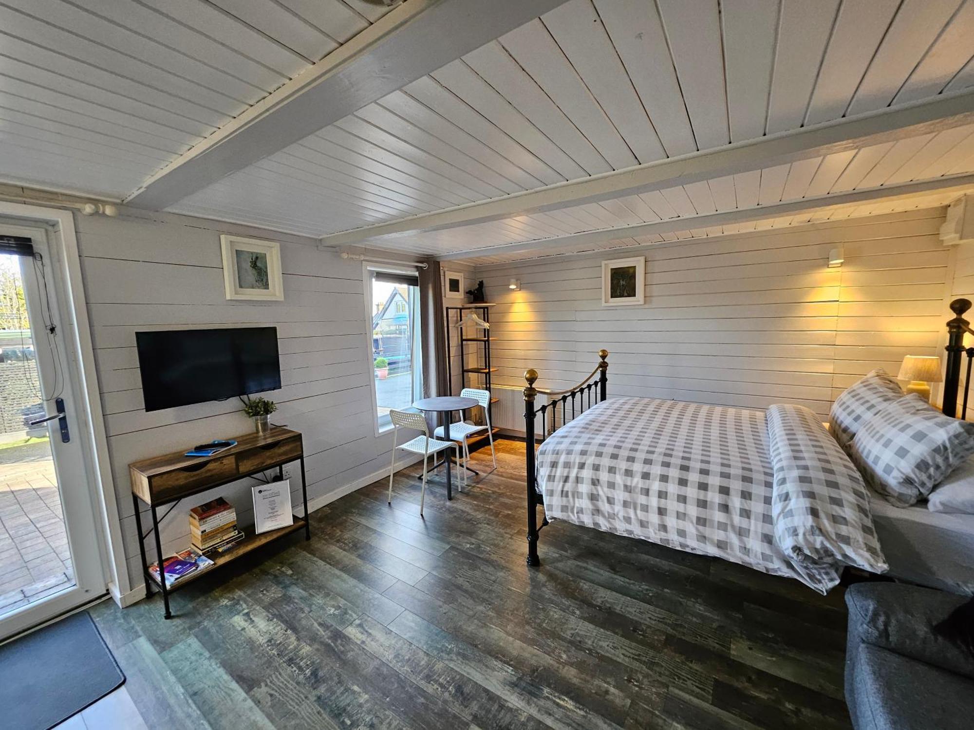 Loughview Chalet Whitehouse  Экстерьер фото