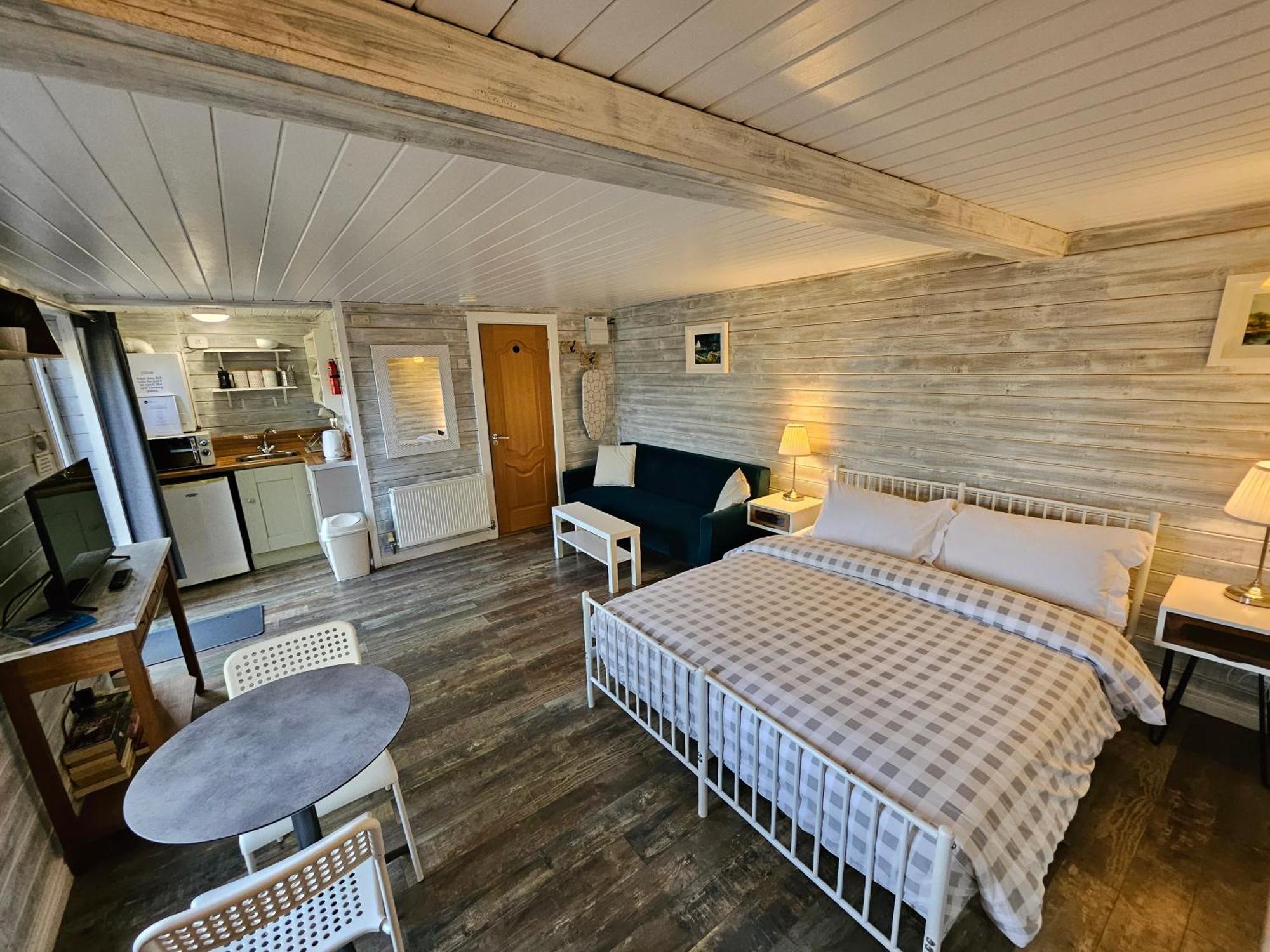 Loughview Chalet Whitehouse  Экстерьер фото