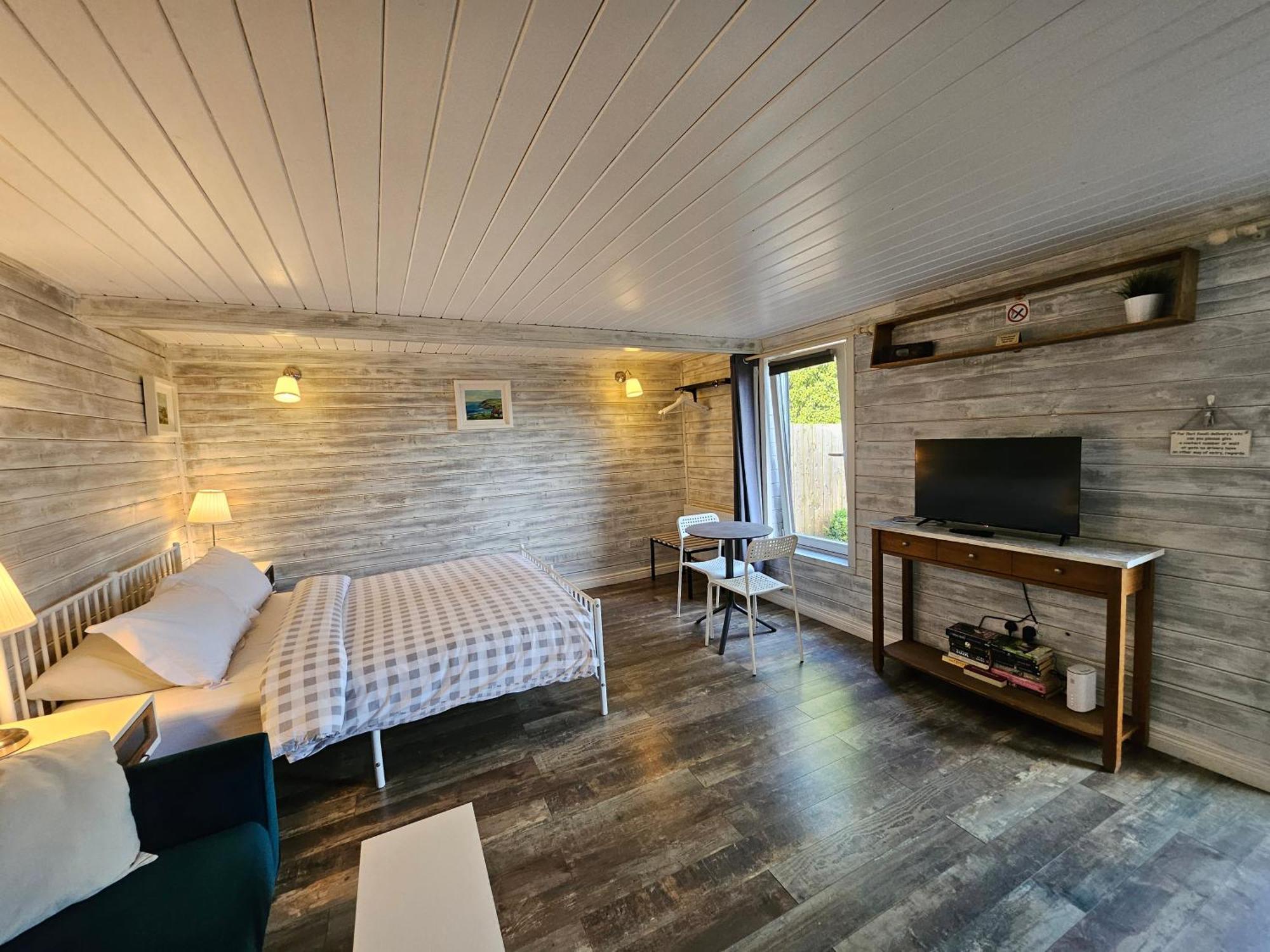 Loughview Chalet Whitehouse  Экстерьер фото